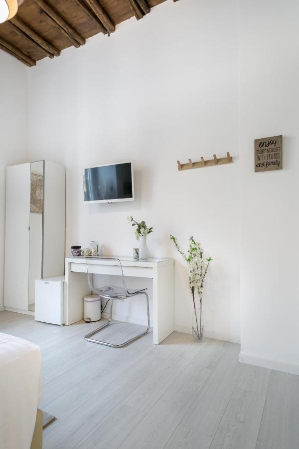 White Ostilia Guesthouse ローマ エクステリア 写真