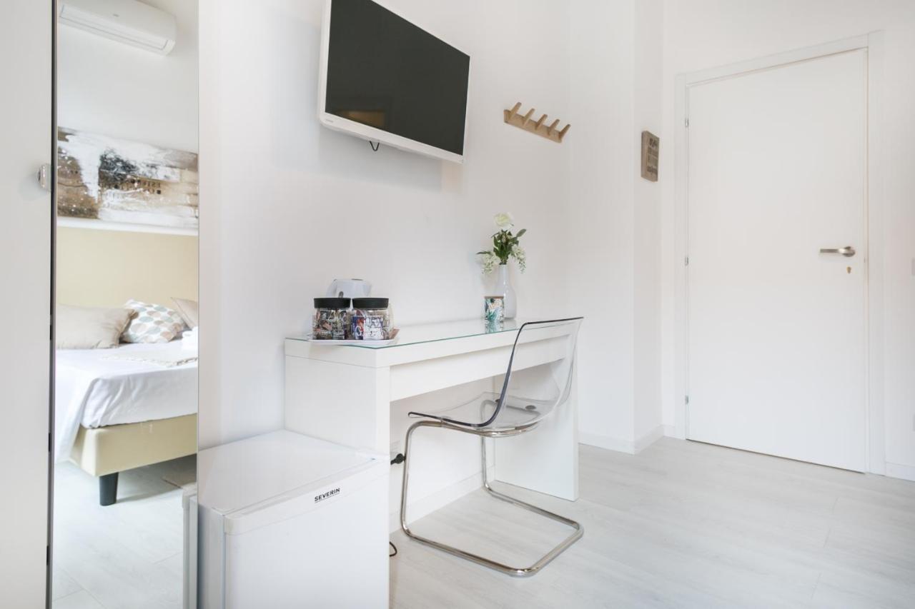 White Ostilia Guesthouse ローマ エクステリア 写真