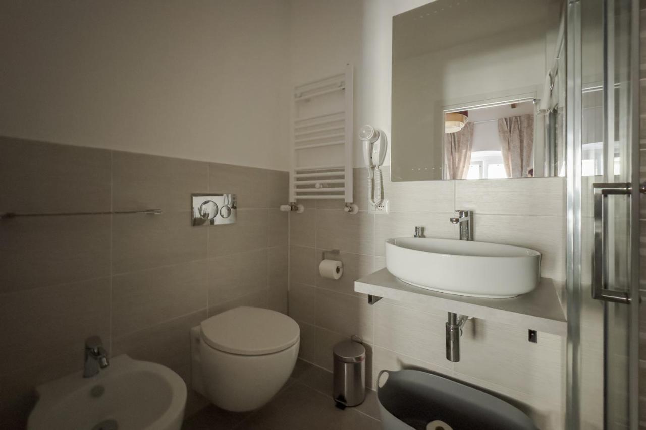 White Ostilia Guesthouse ローマ エクステリア 写真